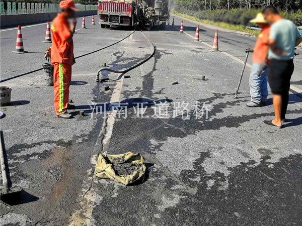 公路壓漿施工